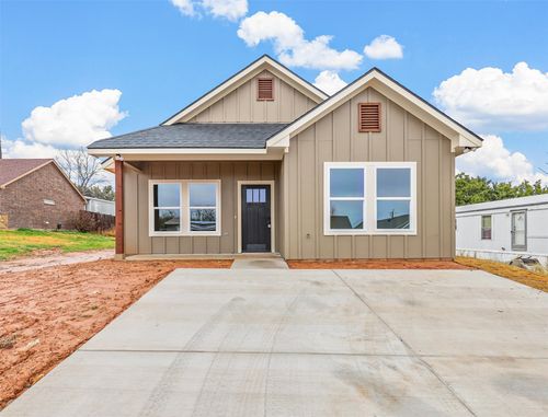 828 Colorado River Dr, Granbury, TX, 76048-5826 | Card Image