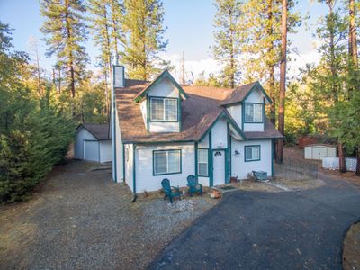 52955 Chapparal Drive, House other with 3 bedrooms, 2 bathrooms and null parking in Oakhurst CA | Image 1