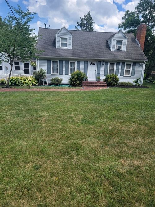 576 Pike Ave, Attleboro, MA, 02703-4327 | Card Image