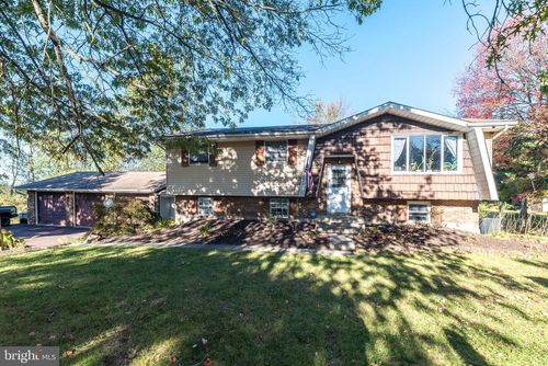 3021 Finland Rd, PENNSBURG, PA, 18073-2208 | Card Image