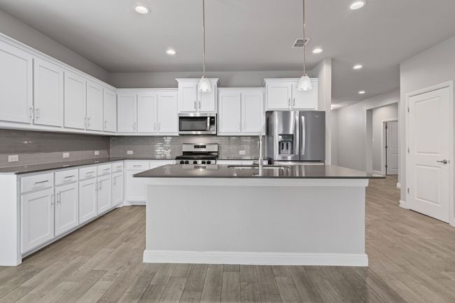 Large Island & Lots of Storage Space! | Image 6