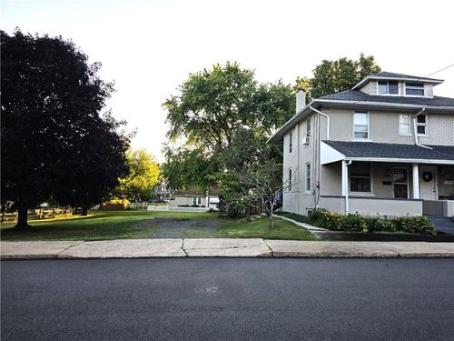 325 Delong Ave, Emmaus, PA, 18049-3509 | Card Image