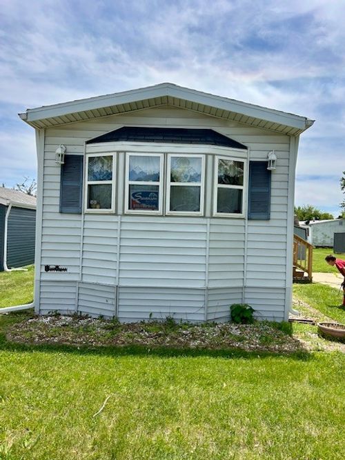 64 Birch Dr, Sandwich, IL, 60548-9533 | Card Image