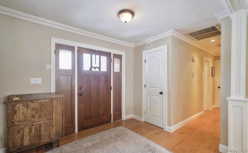 6 Madsen Ct, Mount Sinai, NY, 11766-3119 | Card Image