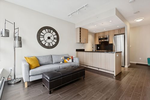 1001-108 1st Ave W, Vancouver, BC, V5Y0H4 | Card Image