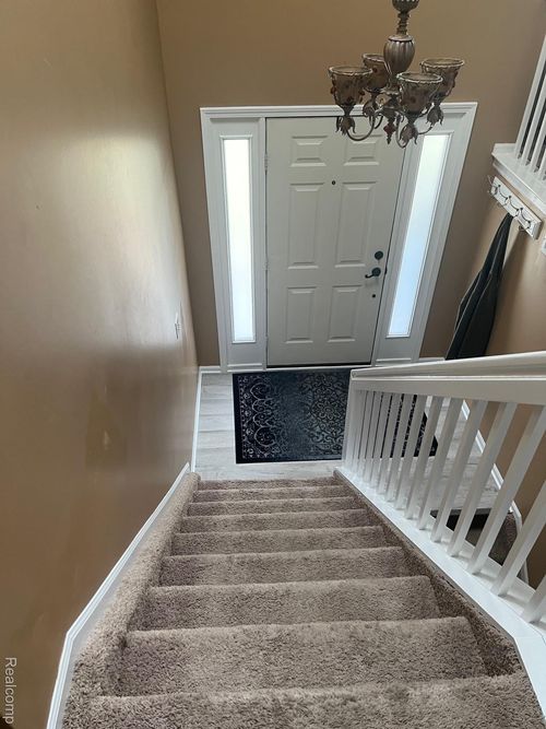 5617 Millpointe Dr, Waterford, MI, 48327-3086 | Card Image