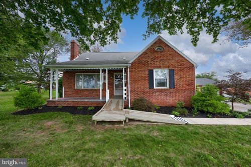 720 Sinking Springs Ln, YORK, PA, 17404-9648 | Card Image