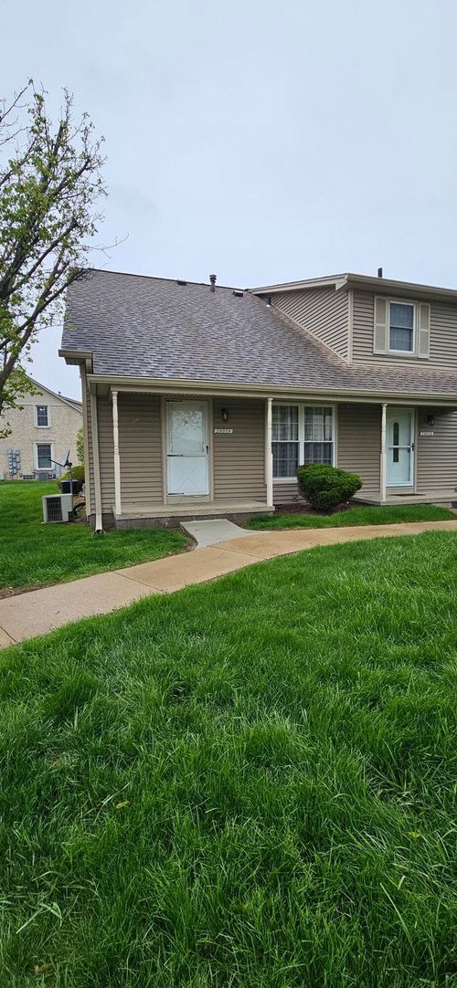 1025-20016 Village Green Court, Brownstown Charter Township, MI, 48183 | Card Image