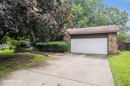 7415 Green Valley Dr, Grand Blanc, MI, 48439-8197 | Card Image