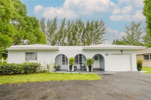 10300 Nw 80th Ct, Tamarac, FL, 33321-1162 | Card Image