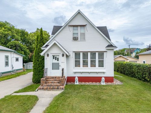 615 Holly Ave, Crookston, MN, 56716-2211 | Card Image