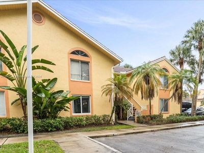 1134 - 1134 Coral Club Dr, Condo with 2 bedrooms, 2 bathrooms and null parking in Coral Springs FL | Image 2