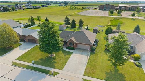 105 Sierra Ln, Arcanum, OH, 45304-1364 | Card Image