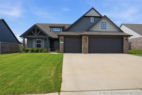 1423 E South Park Pl, Broken Arrow, OK, 74011-2319 | Card Image
