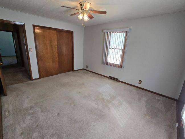 Ceiling fan & ample closet space | Image 13