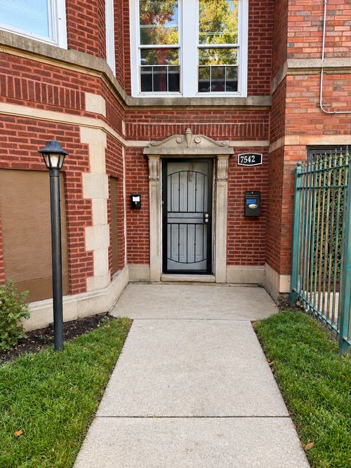 7542 Colfax Ave, Chicago, IL, 60649-6478 | Card Image