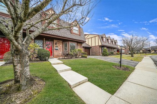 12 Quail Run Dr, Deer Park, NY, 11729-5625 | Card Image