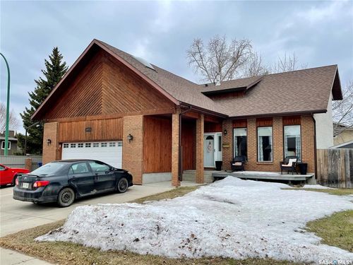 302 Nokomis Pl, Saskatoon, SK, S7K5E2 | Card Image