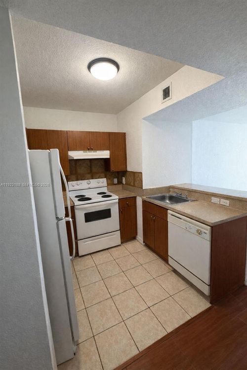 apt-802-120 Sw 8th Ave, Miami, FL, 33130-1275 | Card Image