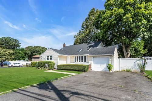 1233 August Rd, North Babylon, NY, 11703-1905 | Card Image