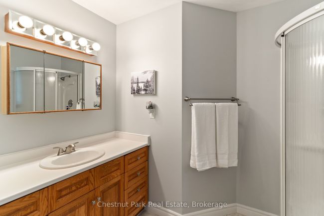 293 W Diamond Lake Rd, House other with 3 bedrooms, 2 bathrooms and 4 parking in Highland Grove ON | Image 38