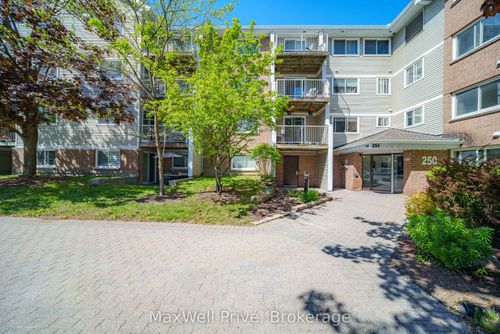 318-250 Brittany Dr, Ottawa, ON, K1K4M1 | Card Image