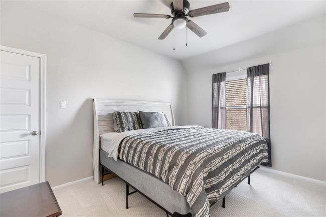 This room has its own private full bathroom. | Image 31