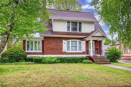 210 W Pine Street, NEW LONDON, WI, 54961 | Card Image