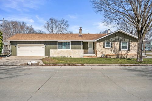 837 S 121st St, West Allis, WI, 53214-2004 | Card Image