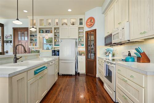 1009 Lauder Dr, Spicewood, TX, 78669-2494 | Card Image