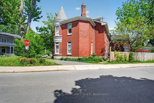 162 Earl St, Kingston, ON, K7L2H2 | Card Image