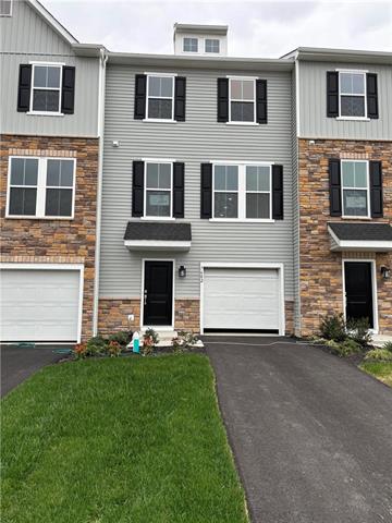 Clayton Ave, Coopersburg, PA 18036