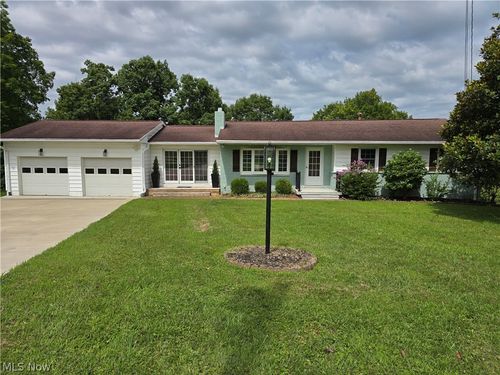 52 Meadow Lane Cir, Parkersburg, WV, 26101-7658 | Card Image
