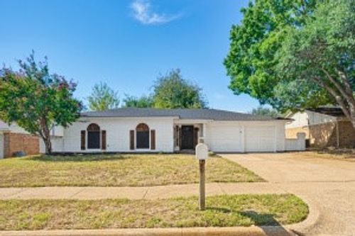 769 Nw Charlyne Dr, Burleson, TX, 76028-4001 | Card Image
