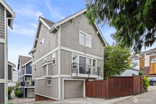 910 N 74th St, Seattle, WA, 98103-5118 | Card Image