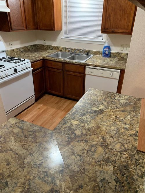 5622 Gineridge Dr, Houston, TX, 77053-3562 | Card Image