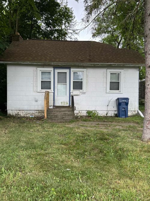 2957 Mackin Rd, Flint, MI, 48504-3264 | Card Image