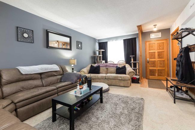 518 12 Street S, Home with 4 bedrooms, 2 bathrooms and 4 parking in Lethbridge AB | Image 4