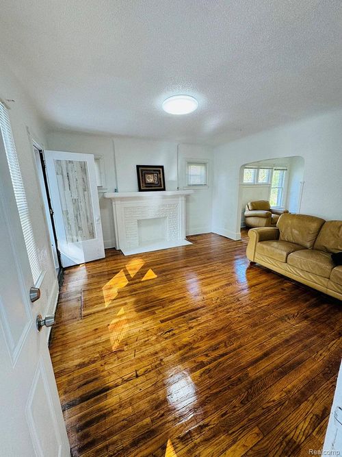 2984 Leslie St, Detroit, MI, 48238-3306 | Card Image