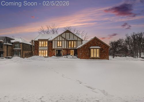 1680 Edinborough Dr, Rochester Hills, MI, 48306-3646 | Card Image