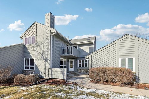 15630 W Ridge Road, New Berlin, WI, 53151 | Card Image