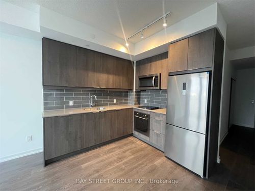 1109-32 Forest Manor Rd, North York, ON, M2J0H2 | Card Image