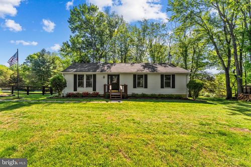 3277 Holly Springs Rd, AMISSVILLE, VA, 20106-1731 | Card Image