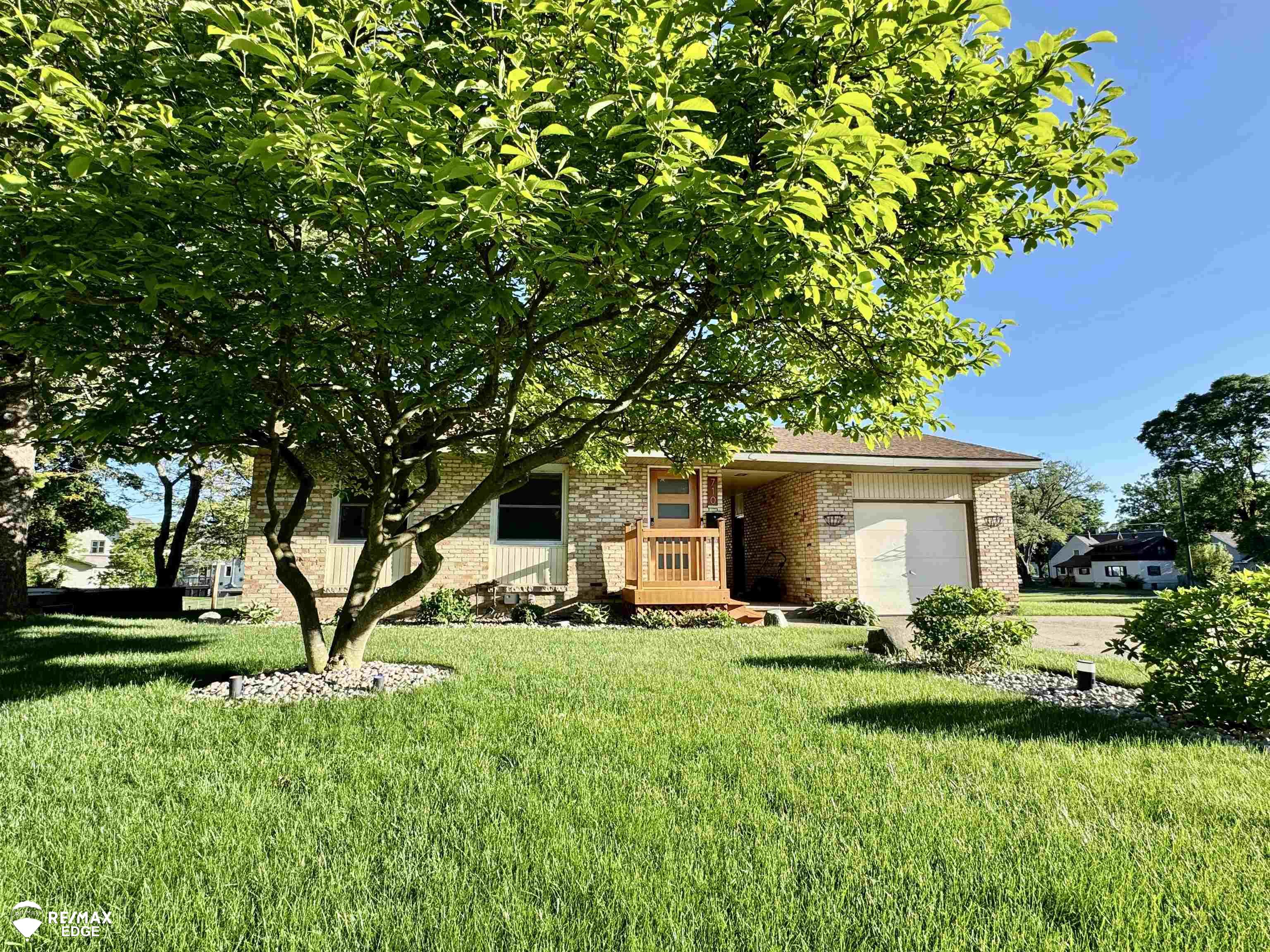 Division St, Cadillac, MI 49601