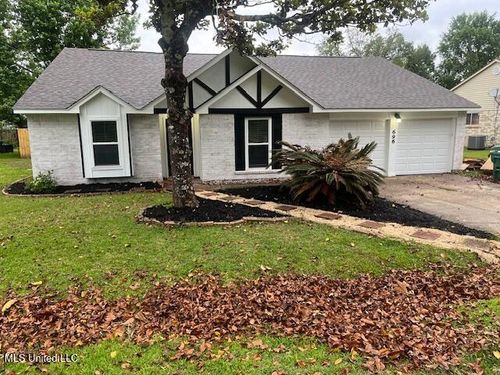 696 Apuwai Pl, Diamondhead, MS, 39525-3511 | Card Image