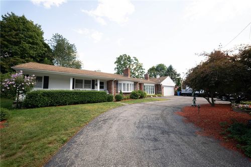 230 Oaklawn Ave, Cranston, RI, 02920-3845 | Card Image