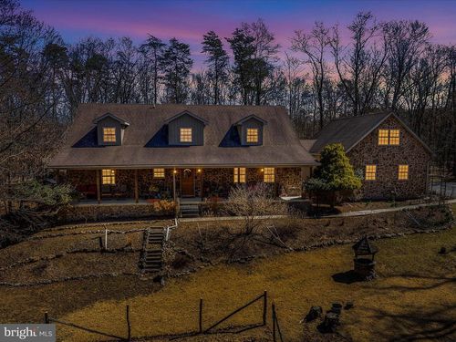 61 Old Farm Ln, BERKELEY SPRINGS, WV, 25411-7048 | Card Image