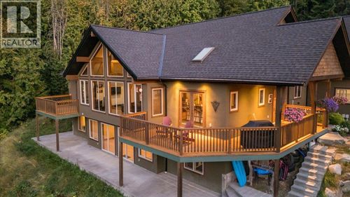 3213 Vindusky Rd, Central Kootenay Rd Rural, BC, V1L6X7 | Card Image