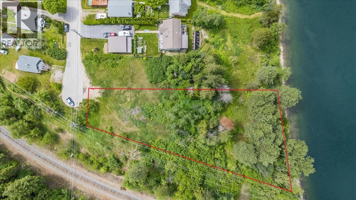 Land in Castlegar