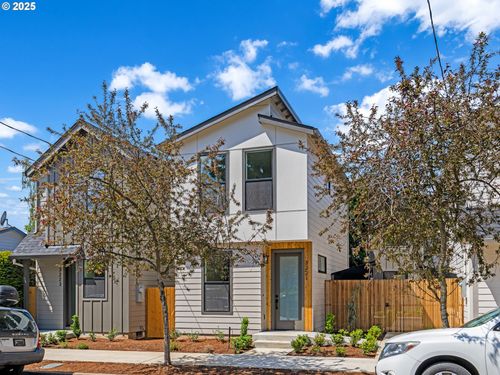 3221 Se 28th Ave, Portland, OR, 97202-2006 | Card Image